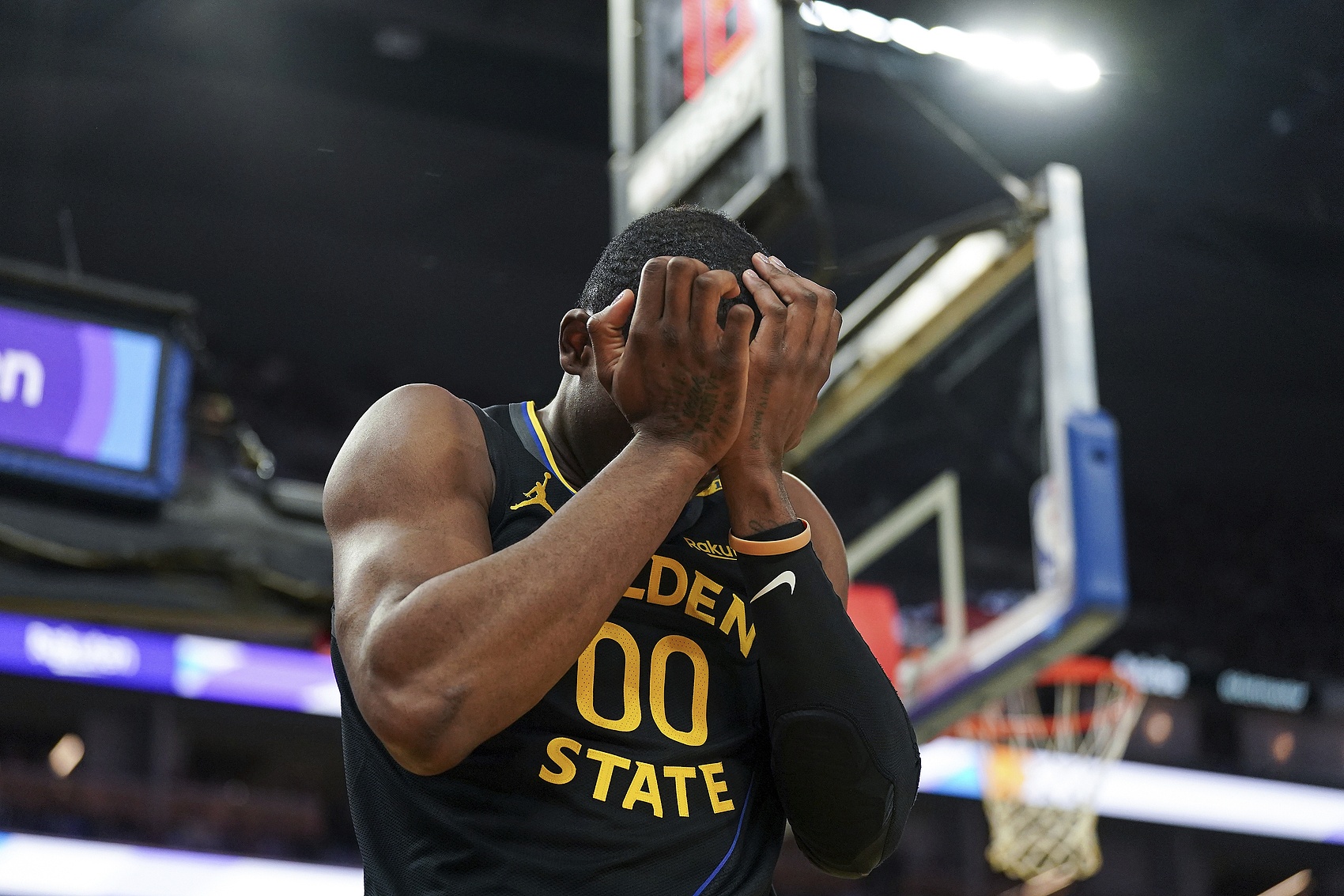 现在死了 勇士队去年为库宾加提供了五年 1.5亿的合同 但被拒绝 现在死了 勇士队去年为库宾加提供了五年 1.5亿的合同 但被拒绝