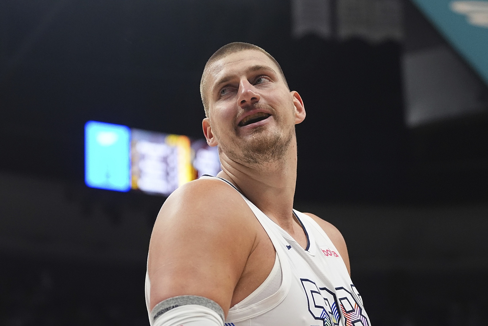 放弃3亿?表兄弟:乔基奇几乎选择退休 然后再续签其最高工资合同 他疯了 放弃3亿?表兄弟:乔基奇几乎选择退休 然后再续签其最高工资合同 他疯了